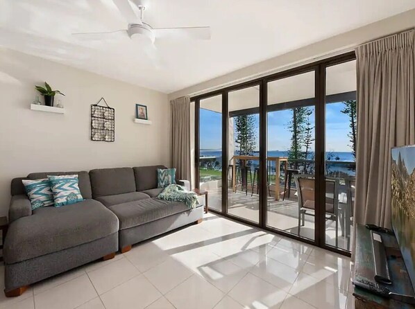 Smart TV - Alexandra Headland Beach - Stunning Views ZF9 (Sunshine Coast)