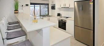 Lovely Beach House -Amazing Location, Pets - ZB9