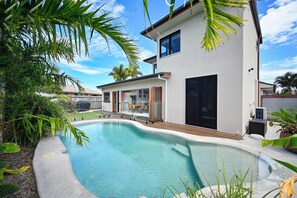 Pool - Stylish Beach Side Gem - pool, beach ZG7 (Sunshine Coast)