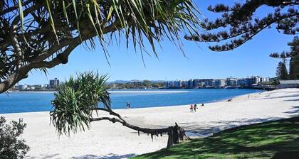 Spacious 3 Bedroom Delight - Shops & Beaches ZG1