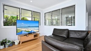 Unclassified image, 4 of 29, button - Mooloolaba Escape / Waterfront Luxury Living (Sunshine Coast)