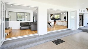 Unclassified image, 2 of 29, button - Mooloolaba Escape / Waterfront Luxury Living (Sunshine Coast)