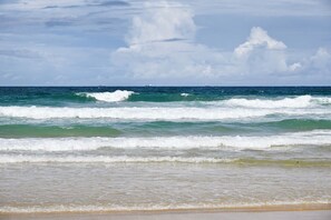 Beach nearby - Beach House Getaway - Stylish, Kms of Beach ZA1 (Sunshine Coast)