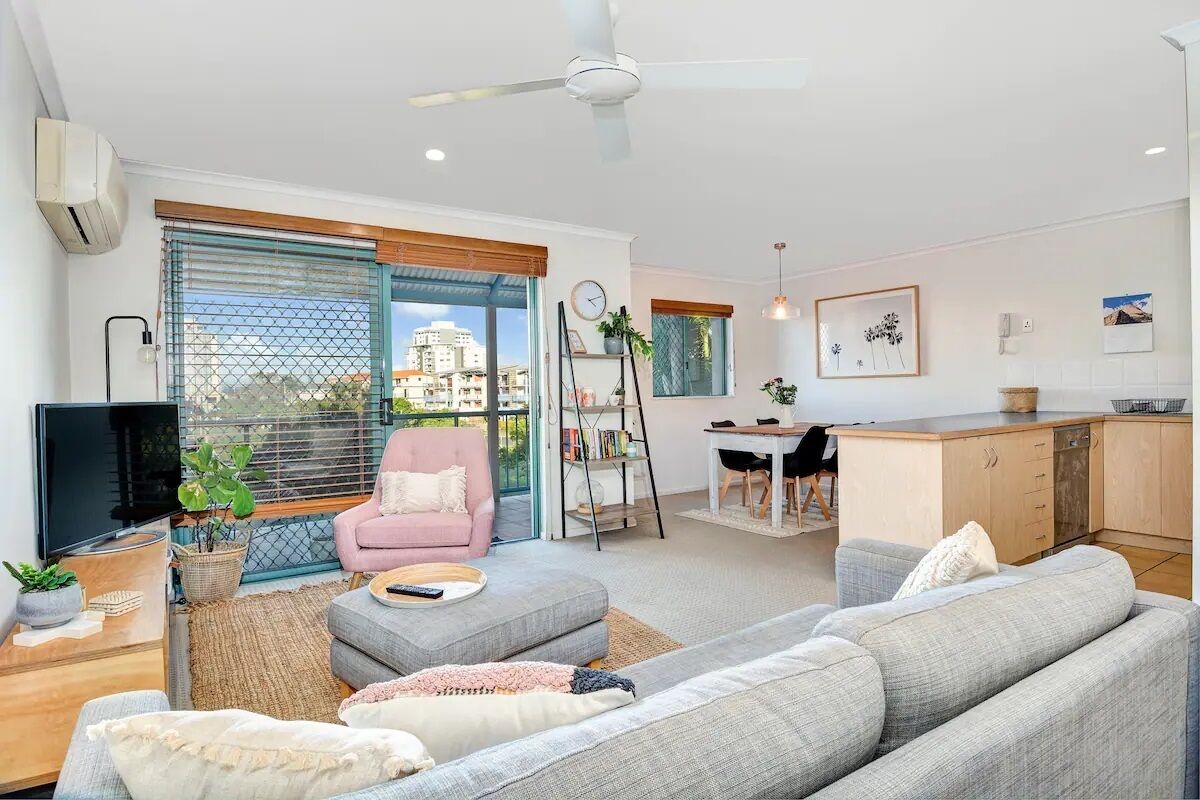 Maroochydore Beach, Park, Cafes, 4 Guests - ZB3