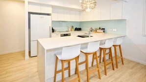 Private kitchen - Stylish 2 b/r, 2 Bath Apartment - 4 Guests ZC5 (Sunshine Coast)