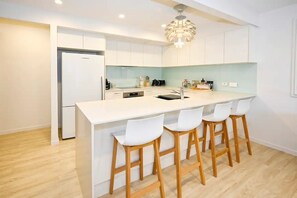 Fridge, microwave, oven, stovetop - Stylish 2 b/r, 2 Bath Apartment - 4 Guests ZC5 (Sunshine Coast)