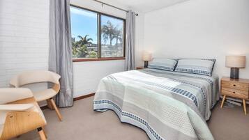 2 slaapkamers, een strijkplank/strijkijzer, gratis wifi, beddengoed