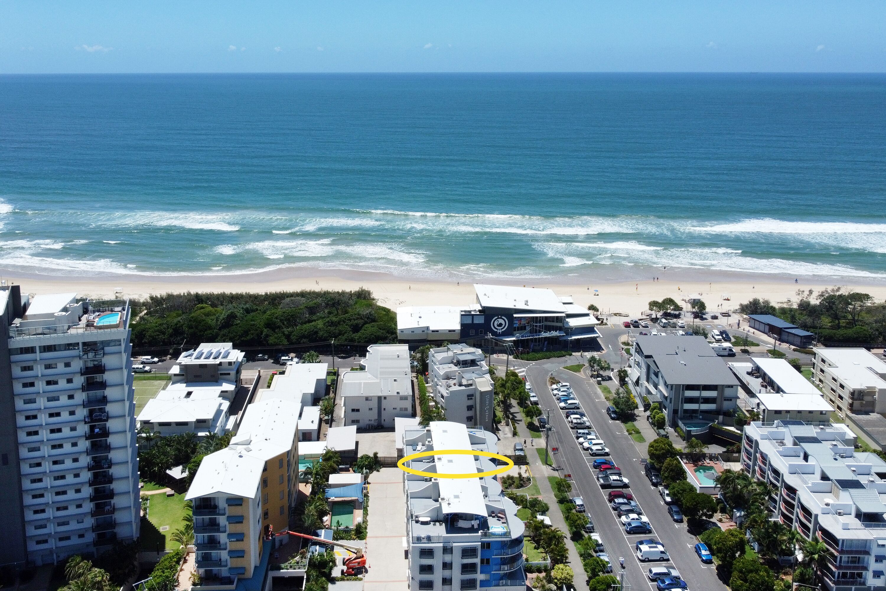 Beachside 2 B/R, 2 Bath & Private Roof Terrace ZB4