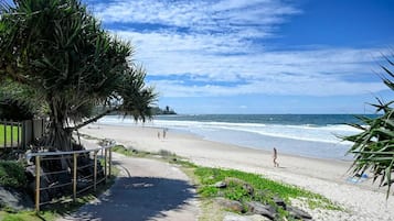 Una playa cerca