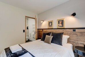 2 habitaciones, tabla de planchar con plancha, wifi y ropa de cama 