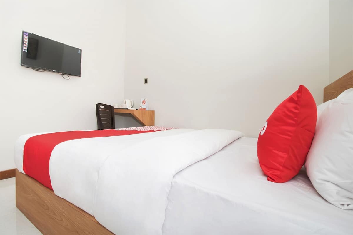 Espacio para trabajar con laptop, wifi gratis y ropa de cama