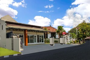 Front of property - Hotel O Ayudia Guesthouse (Denpasar)