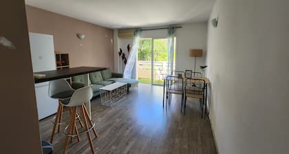 Appartement cosy en duplex avec jardin et cuisine à Trianon