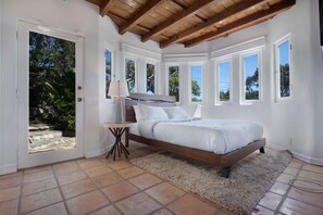 3 bedrooms, iron/ironing board, travel cot, free WiFi