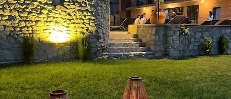Facciata della struttura - sera/notte