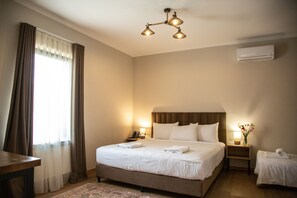 Quarto casal conforto | Espaço de trabalho para notebook, Wi-Fi de cortesia