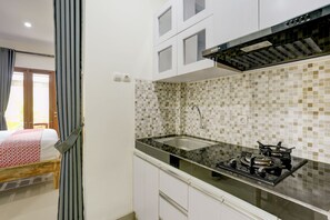 Deluxe Double Room | Desk, laptop workspace, free WiFi, bed sheets - Hotel O March 67 Stay (Denpasar)