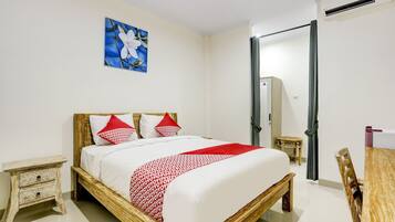 Deluxe Double Room | Desk, laptop workspace, free WiFi, bed sheets
