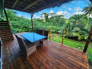 Outdoor dining - Villa Naturea, central A/C, 2 bedrooms and 2 bathrooms, tropical forest view (Huahine)