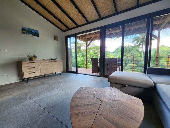 Living area - Villa Naturea, central A/C, 2 bedrooms and 2 bathrooms, tropical forest view (Huahine)