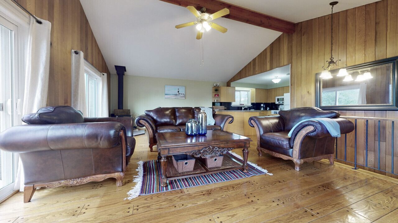 Waterfront Cottage w/ Heating + Kitchen + LakeView + Deck + Fishing