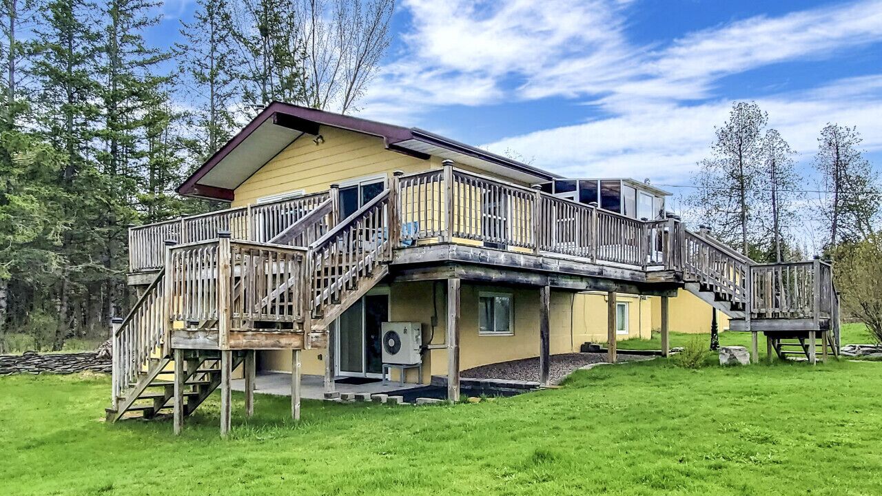 Waterfront Cottage w/ Heating + Kitchen + LakeView + Deck + Fishing