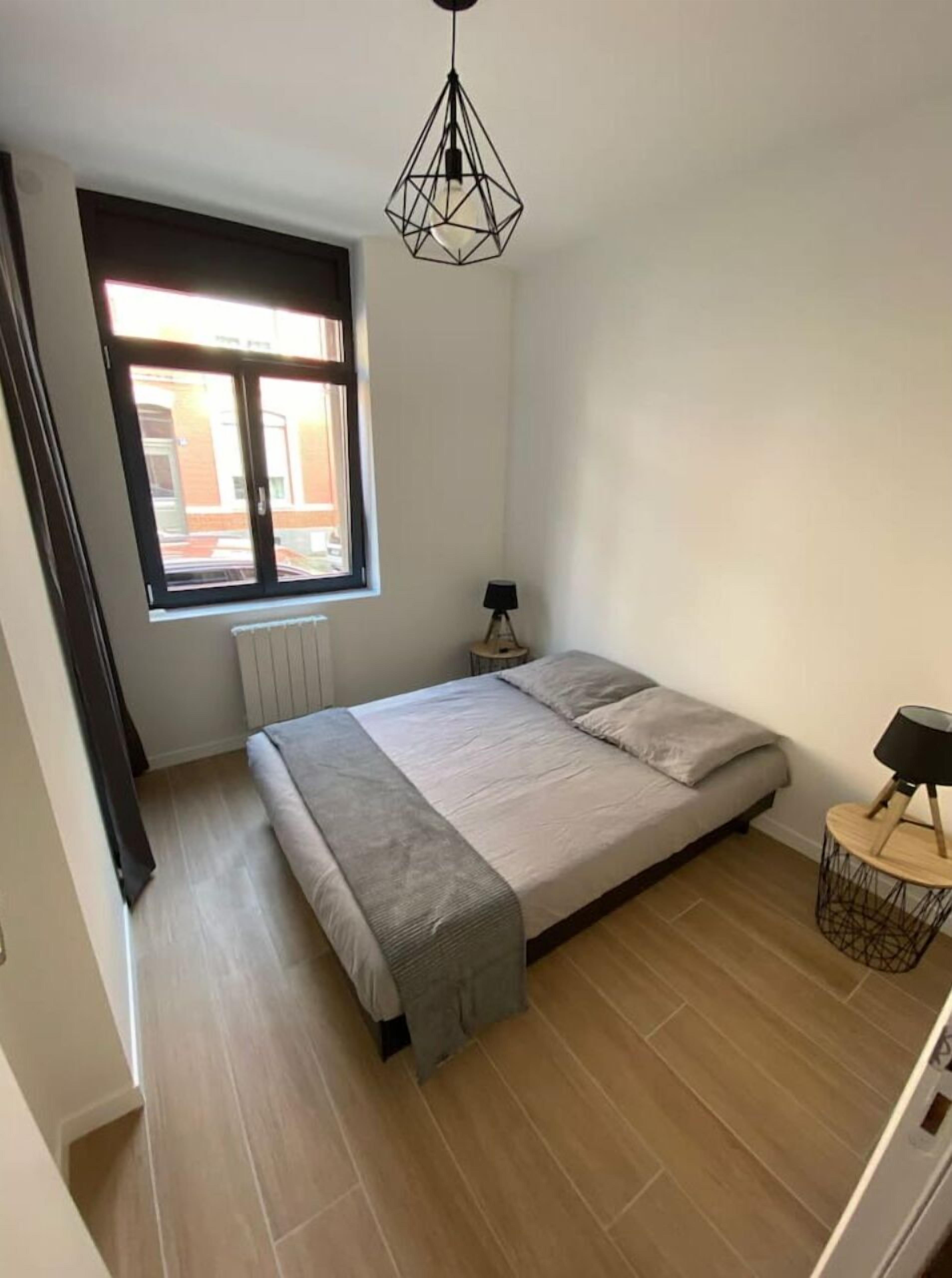 Bright T2 with terrace near St-Pierre park