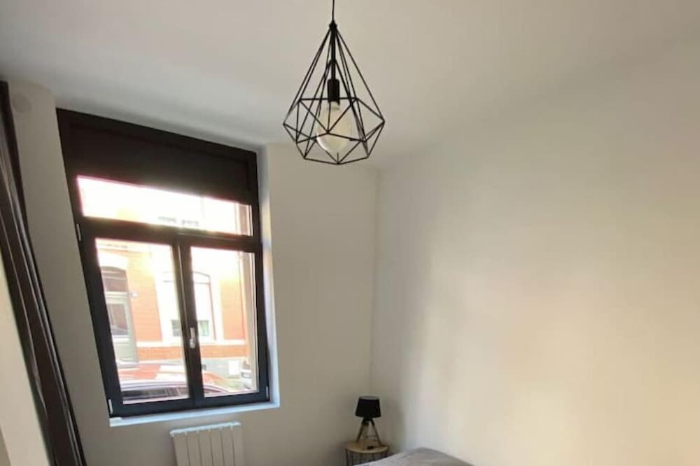 Bright T2 with terrace near St-Pierre park