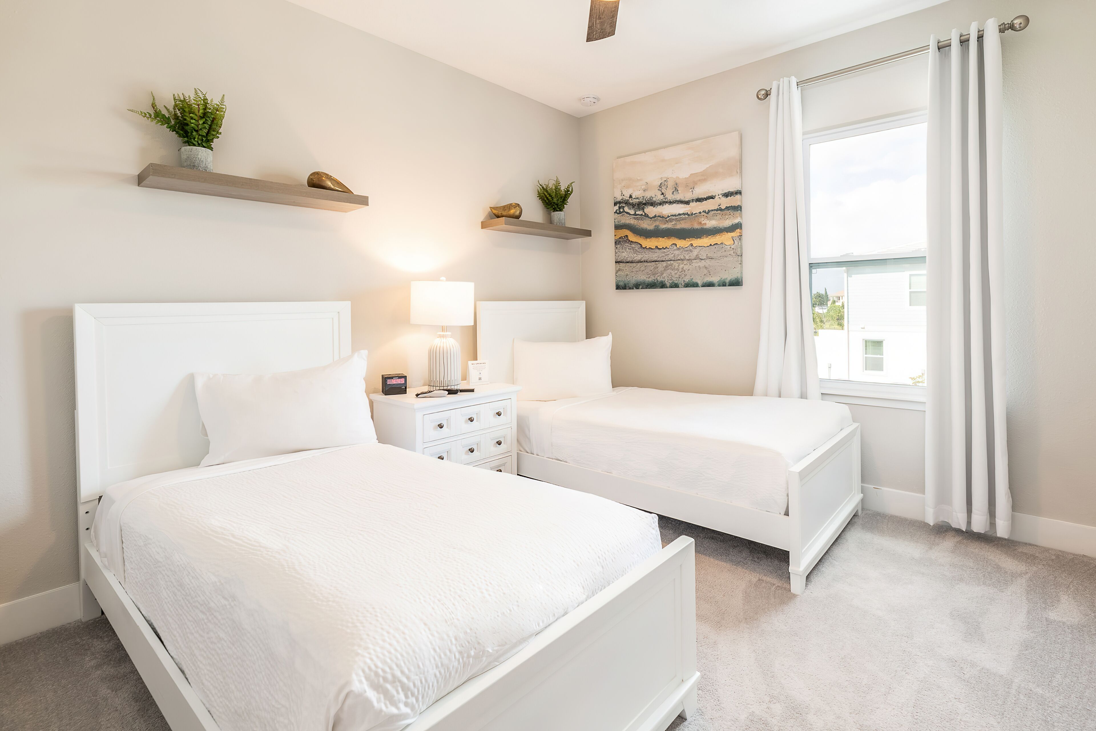 3 bedrooms, in-room safe, iron/ironing board, travel cot