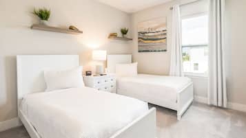 3 soverom, safe på rommet, strykejern/-brett og reiseseng for barn