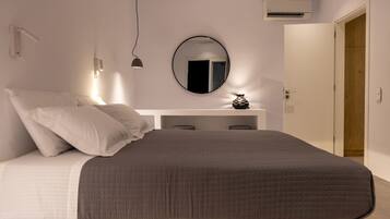 TRIANTAROS Premium Apartment, Private Pool | 1 bedroom, premium bedding, down comforters, in-room safe