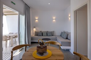 ISTERNIA Deluxe Apartment, Private Pool | Área de sala de estar