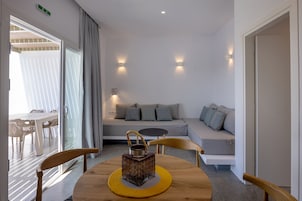 ISTERNIA Deluxe Apartment, Private Pool | Περιοχή καθιστικού