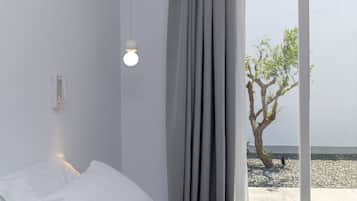 KARDIANI Elite Apartment, Private Pool | 1 bedroom, premium bedding, down comforters, in-room safe