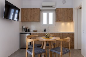 KARDIANI Elite Apartment, Private Pool | 私人厨房 | 电热水壶、烤面包机、高脚椅、搅拌机