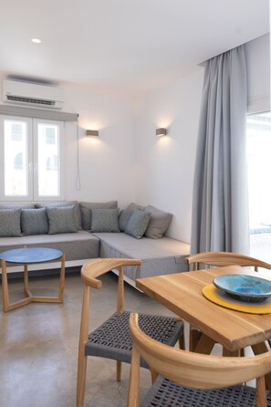 AGAPI Exclusive Apartment, Private Pool | 거실 공간