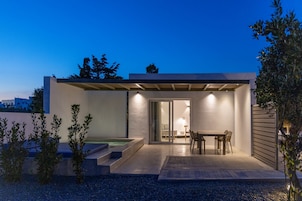 TRIANTAROS Premium Apartment, Private Pool | Βεράντα/αίθριο