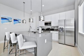 Fridge, oven, stovetop, dishwasher