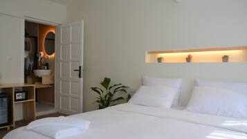 Comfort Double Room | Minibar, free WiFi, bed sheets