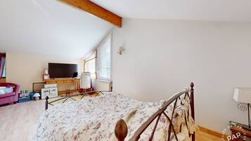 2 chambres, fer et planche à repasser, Wi-Fi, draps fournis