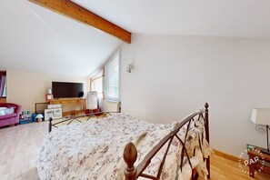 2 chambres, fer et planche à repasser, Wi-Fi, draps fournis