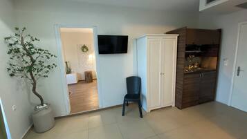 Deluxe Apartment | 2 bedrooms, laptop workspace, free WiFi, bed sheets