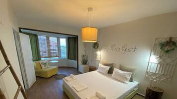 شقة ديلوكس | 2 عدّة غرف نوم ومساحة عمل للكمبيوتر المحمول وواي فاي مجانًا