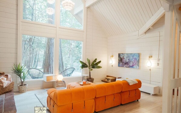 Smart TV y chimenea 