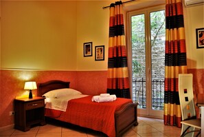 3 habitaciones, escritorio, wifi y ropa de cama