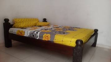 Standard Double Room | Desk, laptop workspace, free WiFi, bed sheets