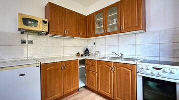 冰箱、微波炉、烤箱、厨具/餐具