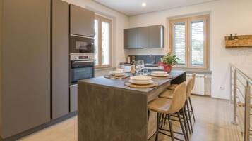 Réfrigérateur, micro-ondes, four, lave-vaisselle