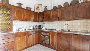 Kühlschrank, Mikrowelle, Ofen, Toaster