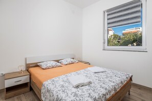 2 makuuhuonetta, silitysrauta/-lauta, Wi-Fi, vuodevaatteet